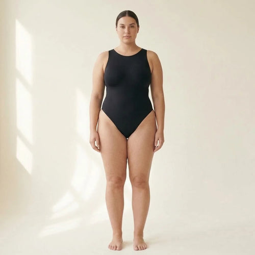Body reductor sin costuras negro, vista frontal completa, corte tanga